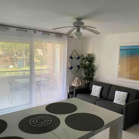 Dans Piscine 500m De La 2** Ле-Лаванду