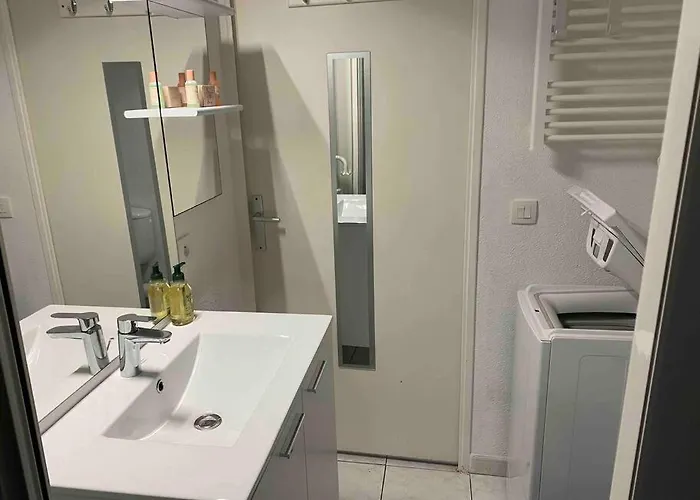 Dans Piscine 500m De La 2** Apartamento *