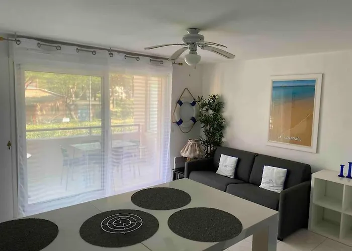 Dans Piscine 500m De La 2** Ле-Лаванду