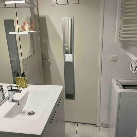 Dans Piscine 500m De La 2** Apartmán *