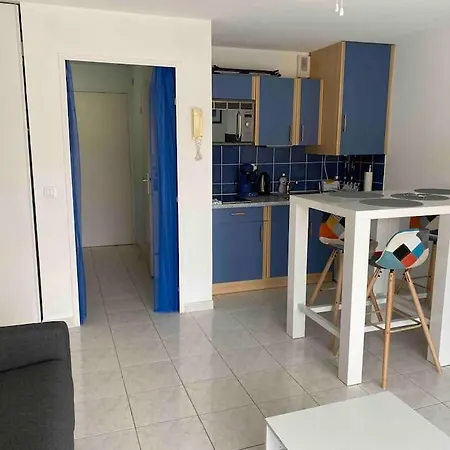 Apartmán Dans Piscine 500m De La 2**